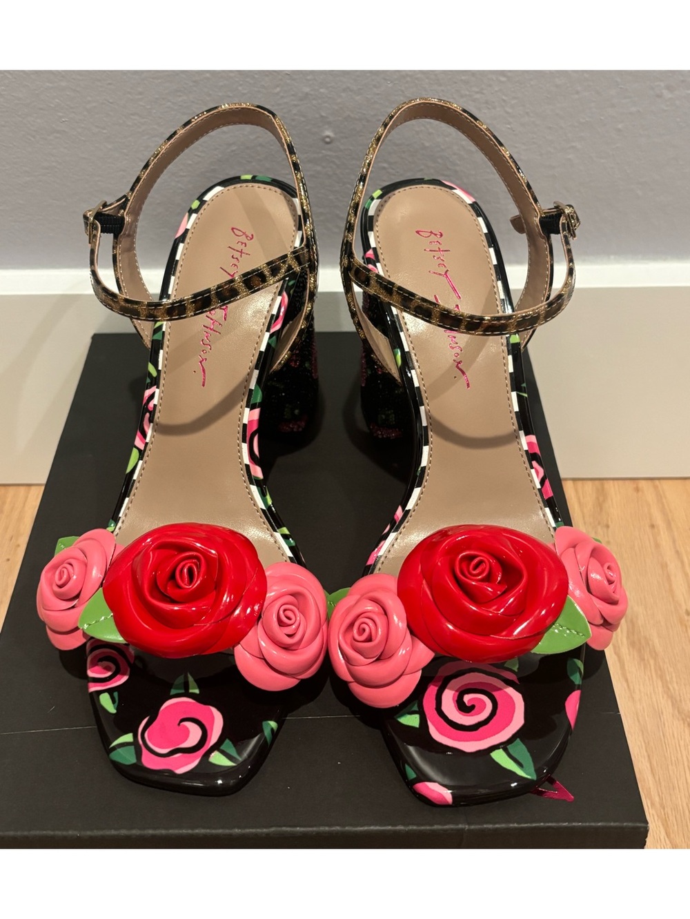 NIB Betsey Johnson Black Floral Heels with Red & Pink Roses & sparkles-W9 or 9.5